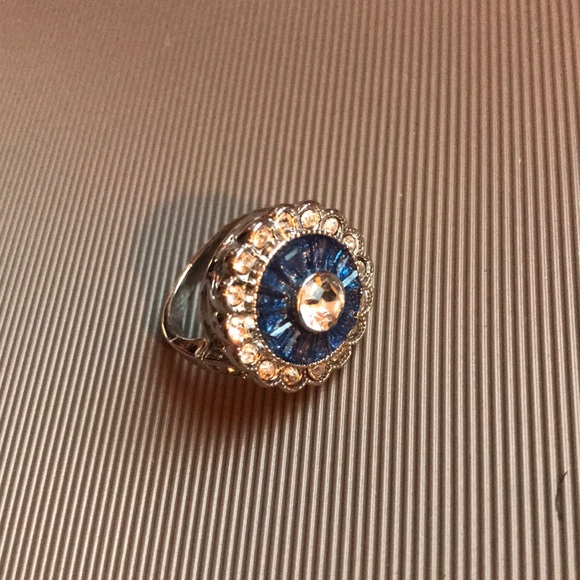 Oversized ring - Picture 3 of 3